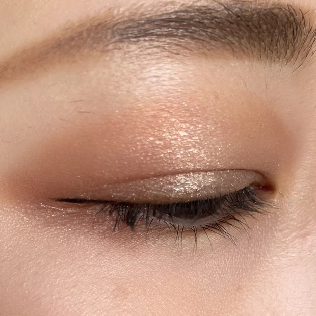 【貴族シャドウ登場】エルメスから待望の新作アイシャドウが登場！パッケージ･付属ブラシ、全てにおいて溢れる高級感_5_2