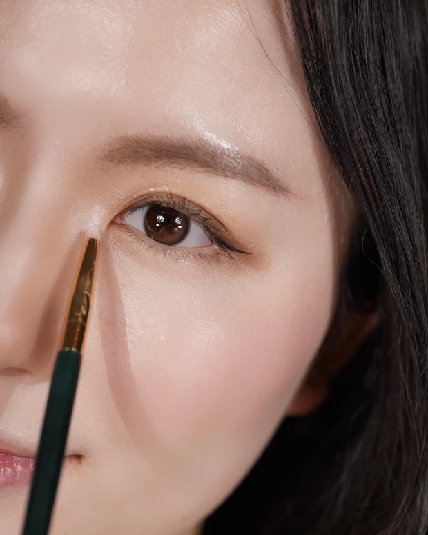 表紙メイク　ハイライト　Glint