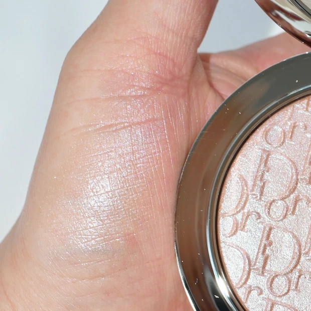 ディオールスキン フォーエヴァー グロウ ルミナイザー 831 シュガーケイン 2026 春コスメ ハイライト スウォッチ