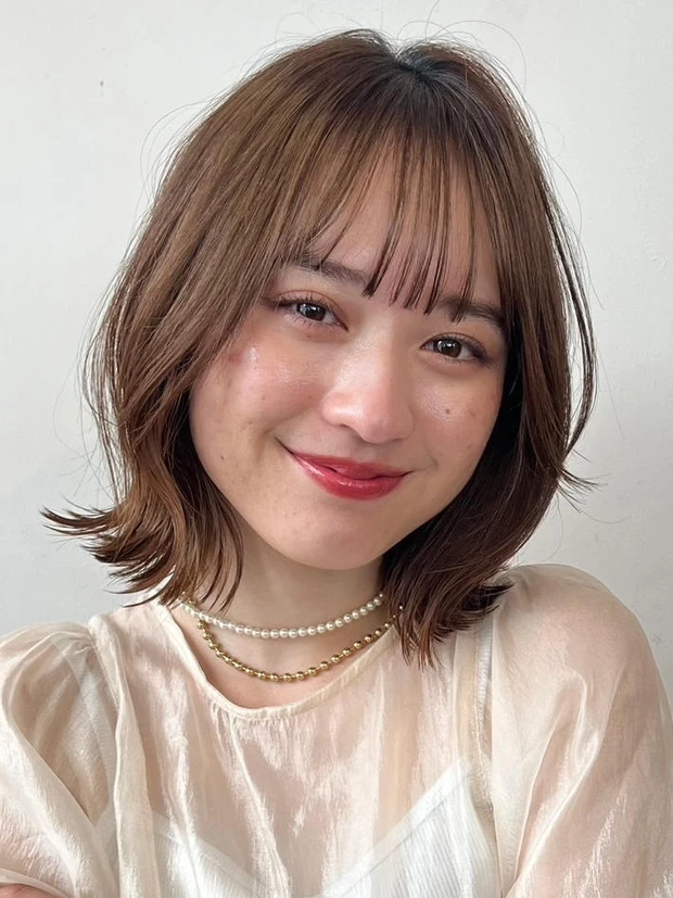 冬 ヘアカラー 明るめ アッシュベージュ ボブ