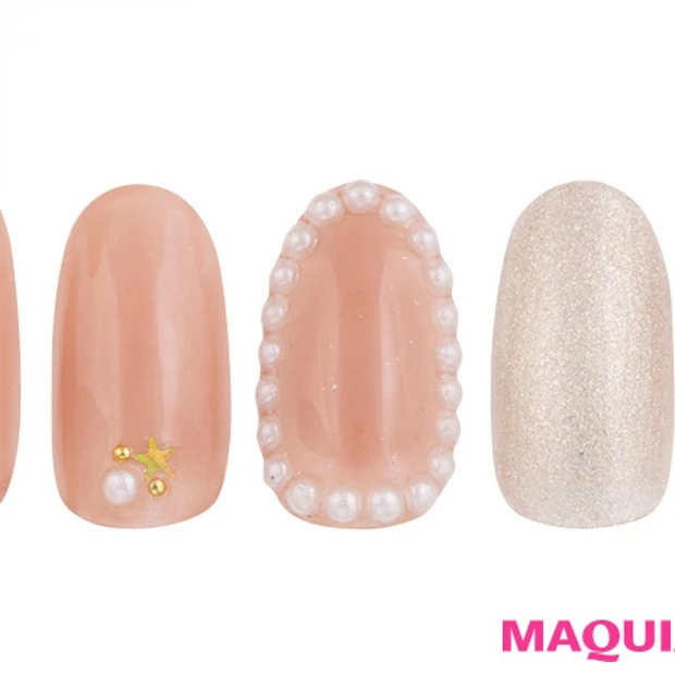 パールを並べた「囲み」ネイルは、華やかゴールドでパーティやデートに大活躍…