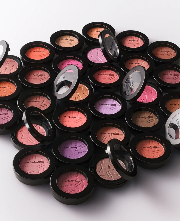 M･A･C　マック　夏新色　スキンフィニッシュ カラーストラック ブラッシュ