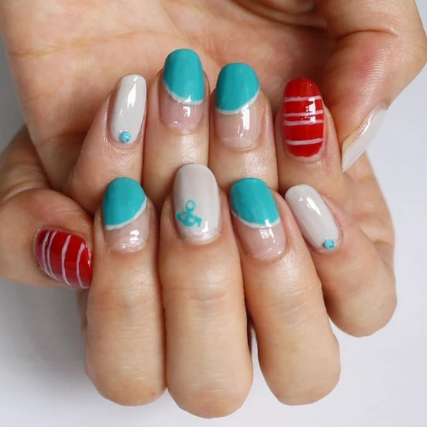 爽やかマリンカラーがビーチで映える！ 大人のマリンネイル【ギ☆のセルフネ…