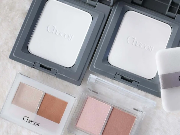 【夏新色コスメ2026】チャコットの人気フェイスパウダーが進化！ 「アイシャドウデュオ」の新色も登場