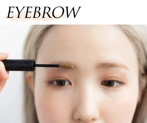本田仁美さんが韓国コスメでつくるワントーンメイク_EYEBROW:眉マスカラは明るめの色をチョイス。