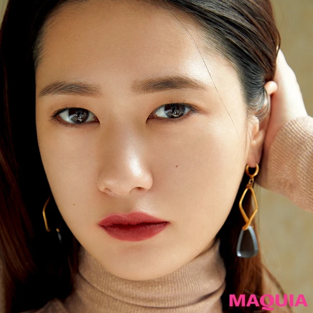 マットな赤リップで洒落顔に！ 「男顔×シンプル」さんの色気出しを叶えるベ…