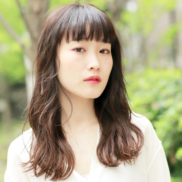 オフィスにも最適！ ほどよいおしゃれ感×アンニュイゆる巻きの大人ロング