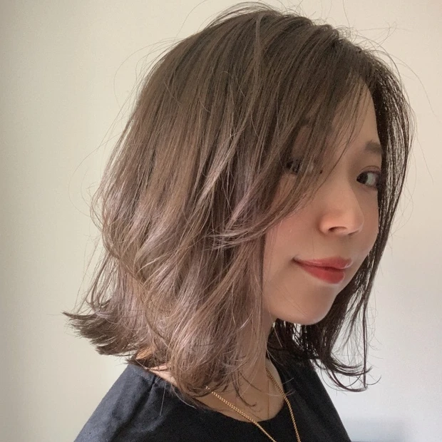 【2023秋冬おすすめヘアカラー】ブリーチなしで韓国アイドル風ピンクブラウンヘアに初挑戦！切りっぱなしの重ためミディアムヘア。_7_1