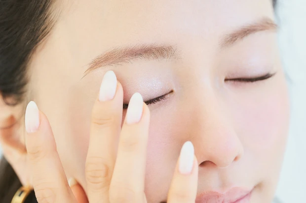 山本舞香のBeauty Script 【2024春夏トレンドメイク】Miu Miu編 HOWTO①