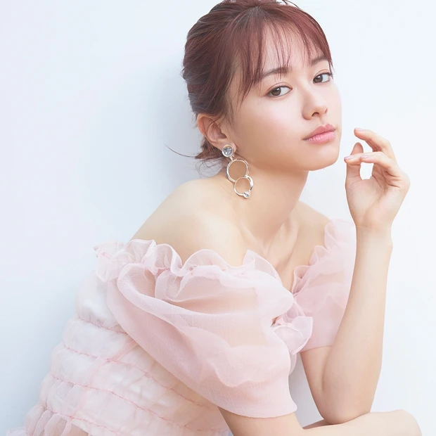 女優・山本舞香のプライベートのヘア＆メイクは？ キレイの秘密に迫る『山本舞香100問100答』Vol.2