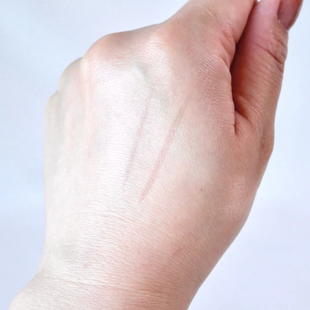 白湯メイク　おすすめアイテム　CEZANNE(セザンヌ)描くふたえライナー 20 影用グレージュ スウォッチ