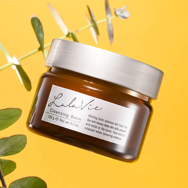 メイク落ちとうるおいを両立する、ララヴィの“とろけるクレンジングバーム”…