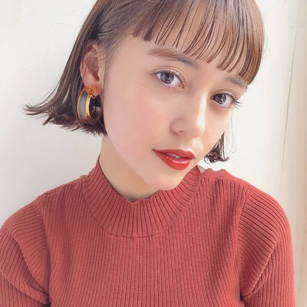 外ハネ ショート ハイトーン