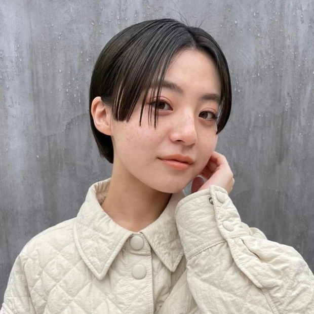 ショート ヘア 髪型 ヘアスタイル 大人 ダブルバング ダークカラー 暗髪
