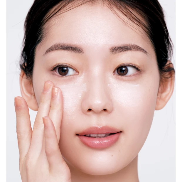 ピンポイント×顔の中心塗りで、 自然な高さと明るさを