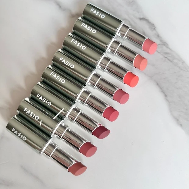 マキアインフルエンサーSUZYさんが「ファシオ ヒトヌリ ルージュ」全8色をお試し