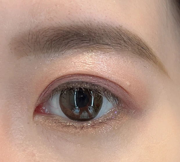 アディクション ザ アイシャドウ パレット 102のメイク①