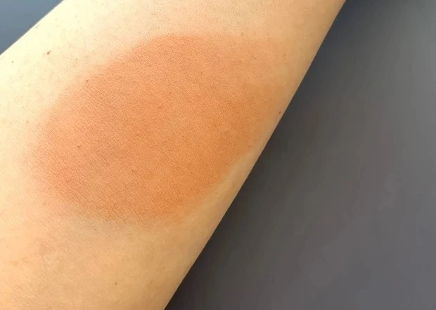 デューイー リクイド ブラッシュ 102 光映 -HIKARIUTSUSHIをスウォッチ！