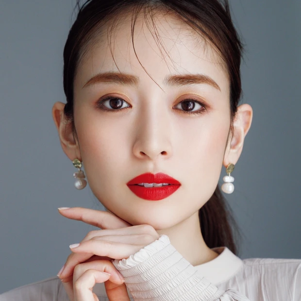 心の温度まで上げるパワーカラー! “赤”で凛とした自分をアピール