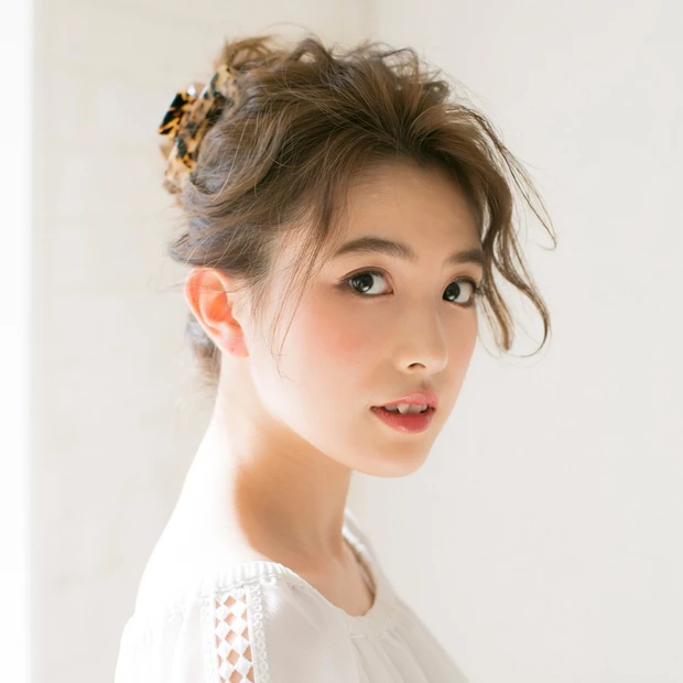 お団子ヘア 立体感を出すのがポイント！ 手抜き感なしの無造作お団子ヘア