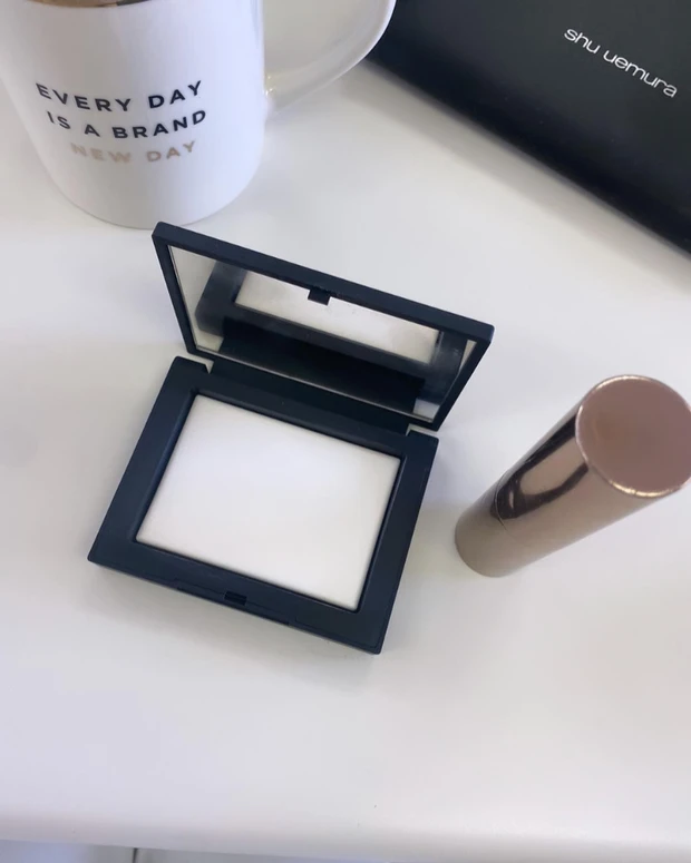 信じられないサラサラ感が長時間続く！！NARSライトリフレクティングセッティングパウダー プレスト Nはやっぱり名品だった！！_4