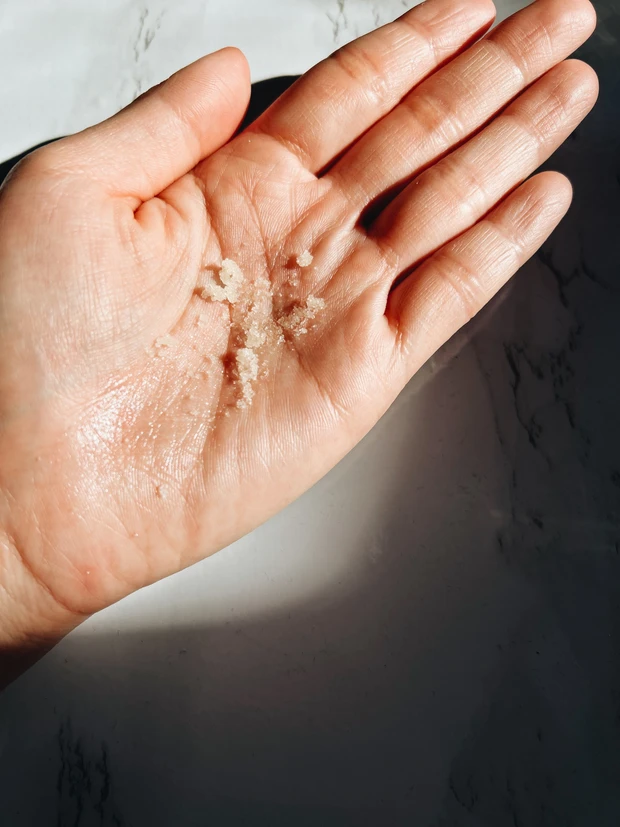 【プチプラだけど優秀】ラッシュ(LUSH)のリップスクラブでマスクを外しても大丈夫なぷるんと唇に!_2