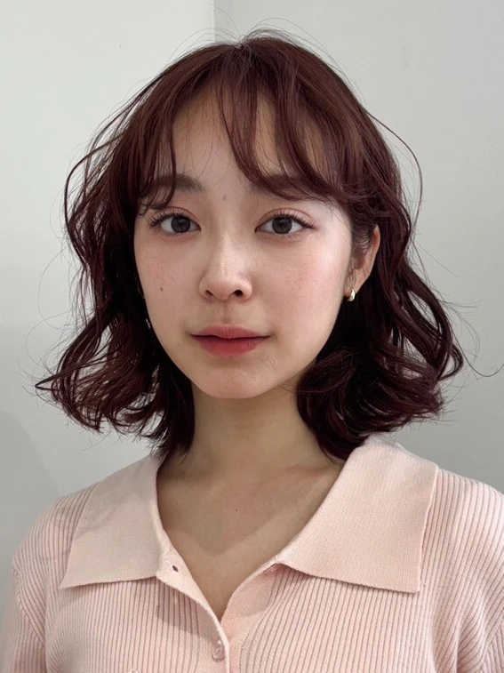 顔タイプ「フェミニン」に似合う髪型　大人なニュアンスボブ