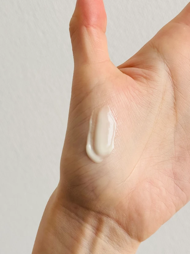 エリクシールのレチノパワーリンクルクリームのテクスチャー