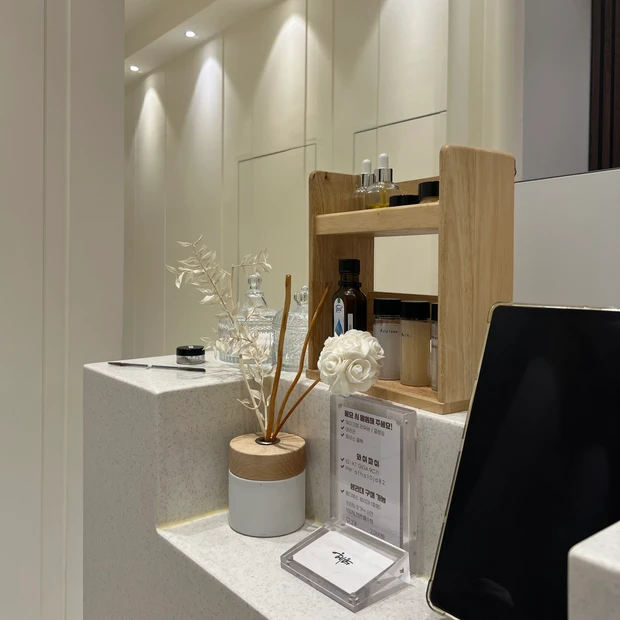 韓国のアカスリ専門店スパヘウムの清潔な受付カウンター