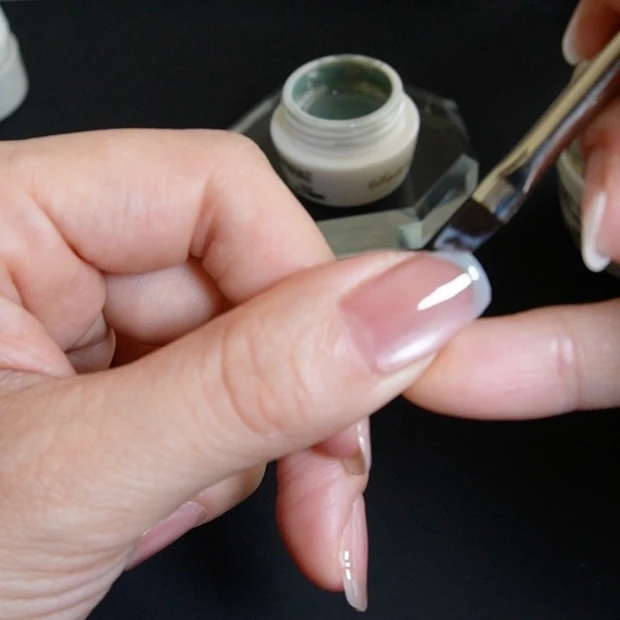 くすみブルーカラーのジェルでフレンチライン