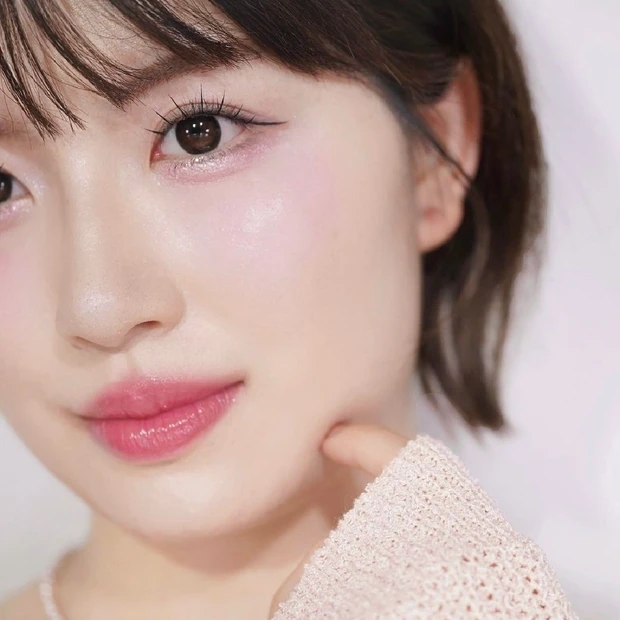 今年の夏は透明感のある「clean makeup」がマイトレンド！青みカラーを使ったブルベの夏メイクを解説します📝