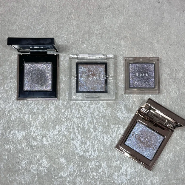 青ラメアイシャドウ 類似アイテムとの比較画像