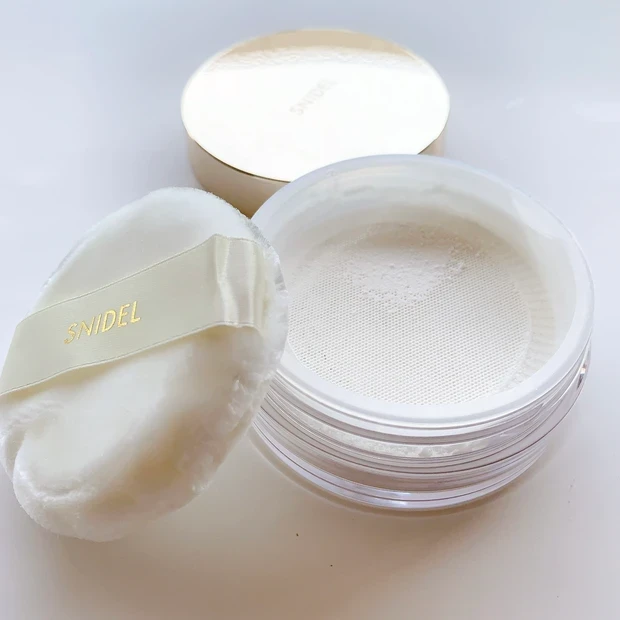 SNIDEL シームレス ルース パウダーの中身をチェック