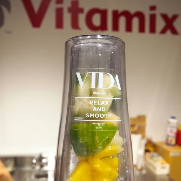 VIDA表参道ワンコインスムージーVITAMIXで注文後手作り最高〜