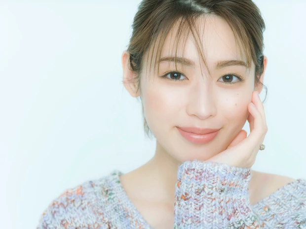 【春新色メイク】女優・白石 聖さんが挑戦! SUQQUの新色アイパレでリラックス&モード顔に_3