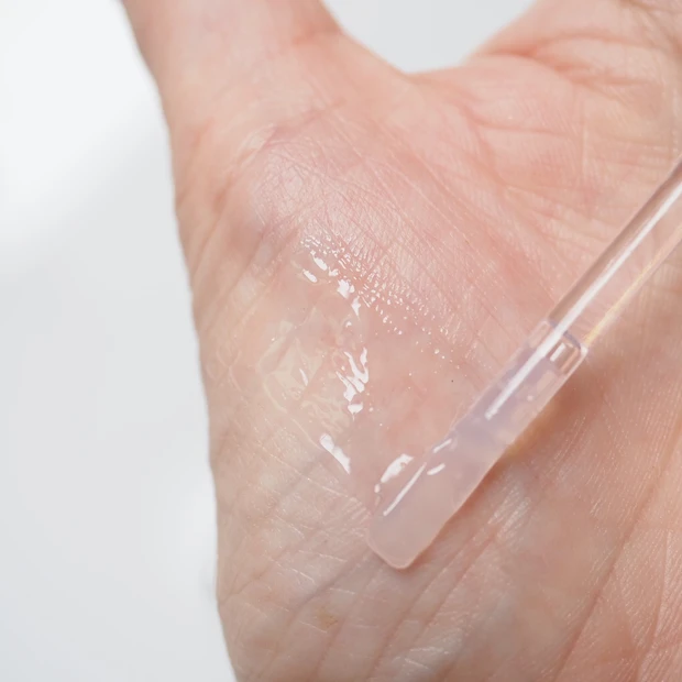 アピュージューシーパンリッププランパー　スウォッチ