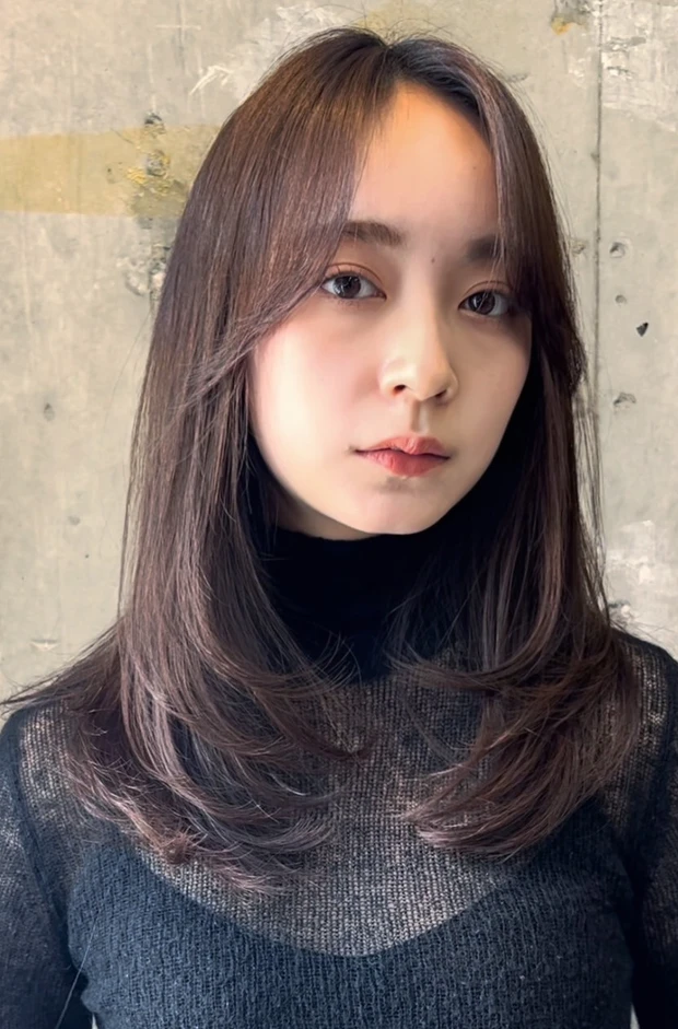 セミロング　ヘア　髪型　ヘアスタイル　前髪なし