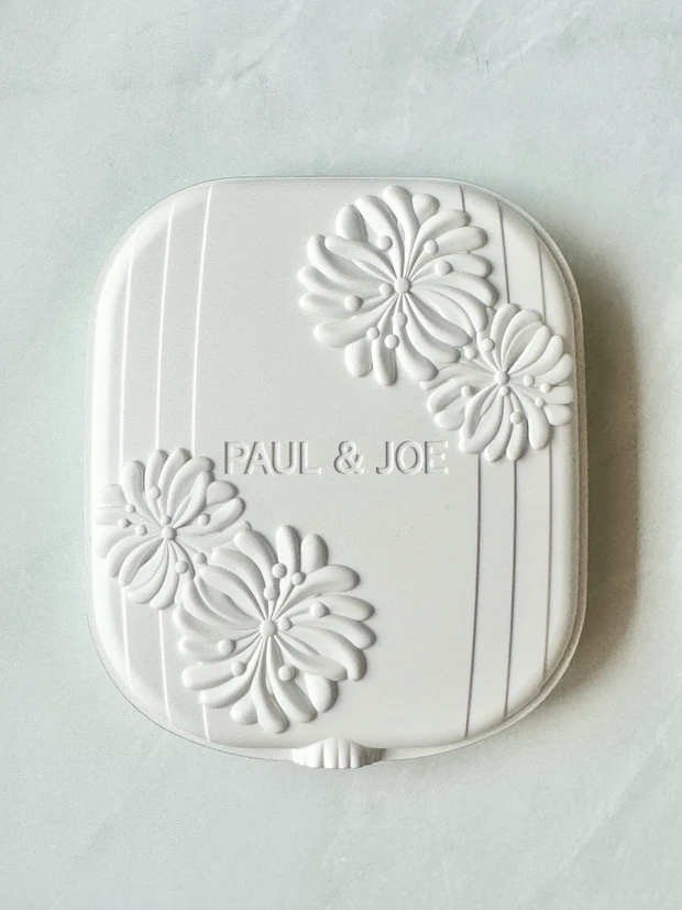 ポール&ジョー　アイシャドウ　アイパレット　アイメイク　アイデザインパレット