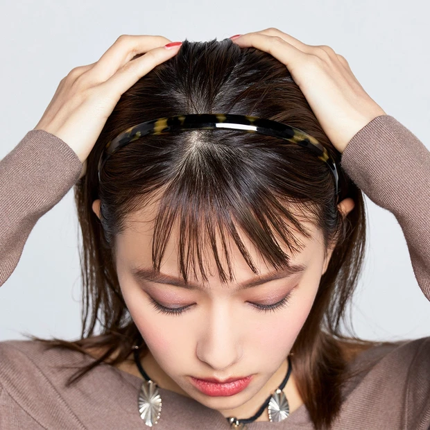 【山本舞香】レディでモードなカチューシャアレンジ4