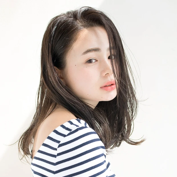 ノンパーマ&暗髪でOK! 質感チェンジでお疲れ髪をツヤやかにアップデート