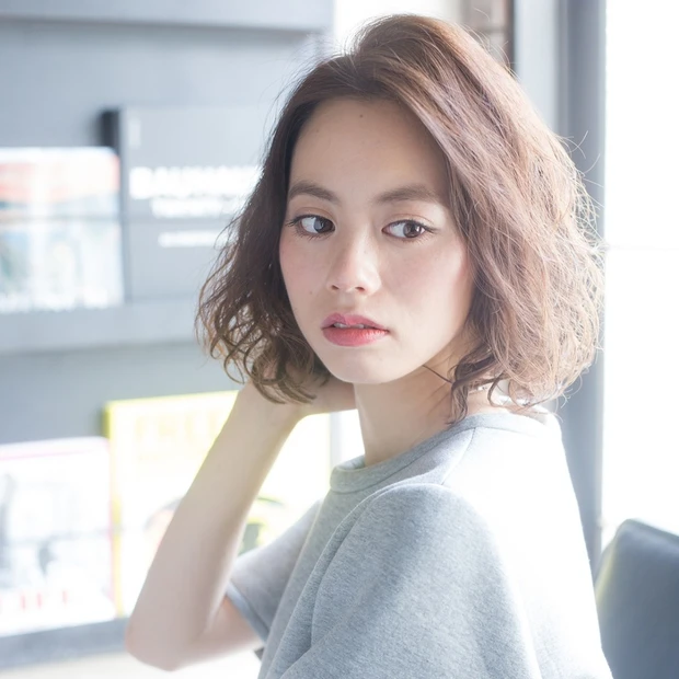 冬の軽やかフラッフィーボブ！ こなれ感と大人っぽさを手に入れて