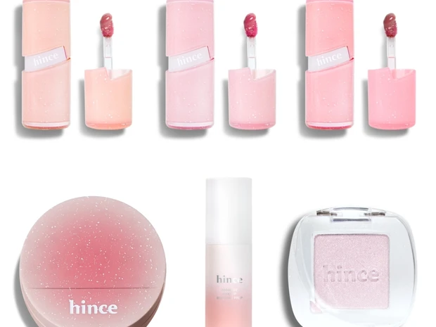 ヒンスの大人気ティントリップやクッションがホリデー仕様に！限定カラーのプランパーも【クリスマスコフレ2025】
