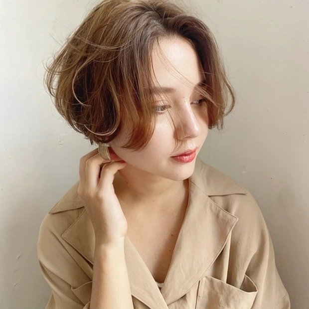 白髪対策ハイトーンカラーショートボブ サイド