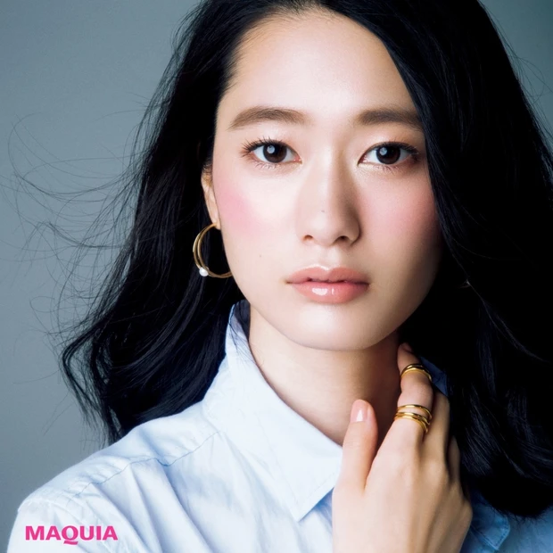 一重まぶた、奥二重、丸顔、幼い顔は【ツヤ×チーク】のかけ算で麗しい美人顔…