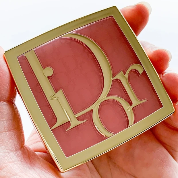 Dior バックステージ ロージー グロウ 850 スターリー モーヴの限定パッケージ