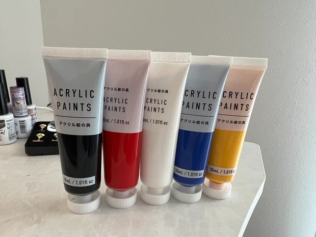 アクリル絵の具　ダイソー