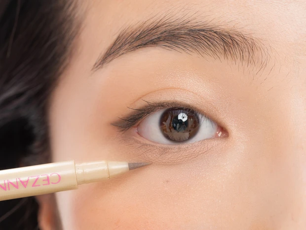 自然な仕上がりが今っぽい！ 大人の涙袋メイクのつくり方_7