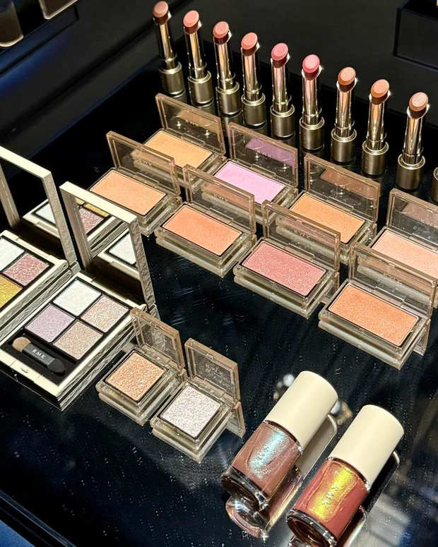 【3位】RMKの2025秋コレクションをスウォッチ! ベルベット質感の新リップシリーズも【秋コスメ2025】