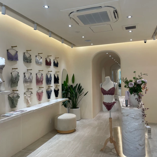 イヴジュ バストサロン