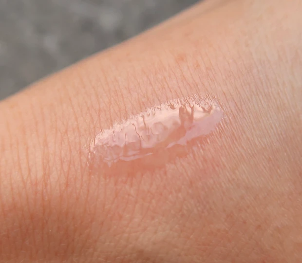 シャネル ル ルージュ デュオ ウルトラ トゥニュのグロスの質感